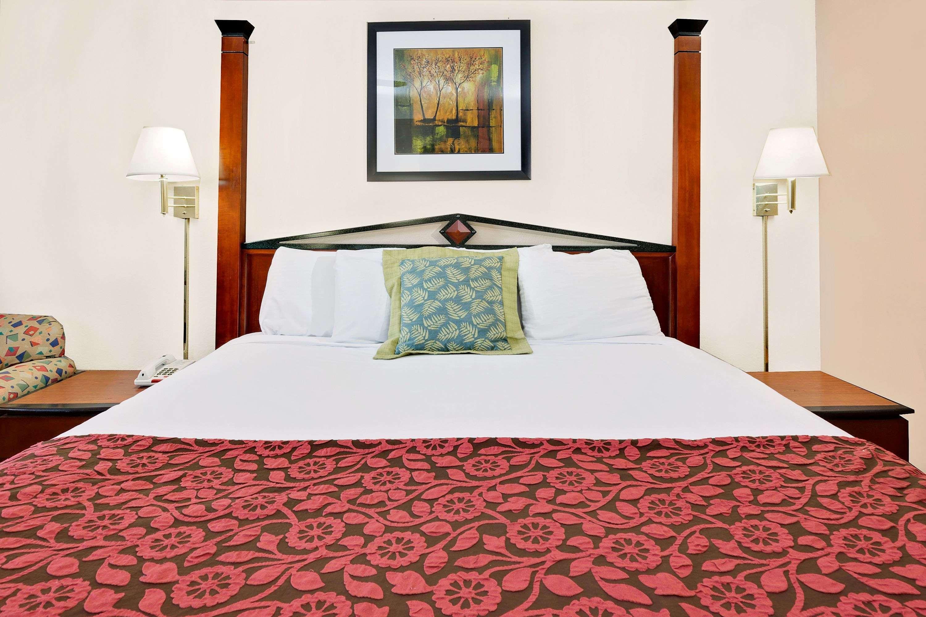 Days Inn By Wyndham Demopolis Екстериор снимка