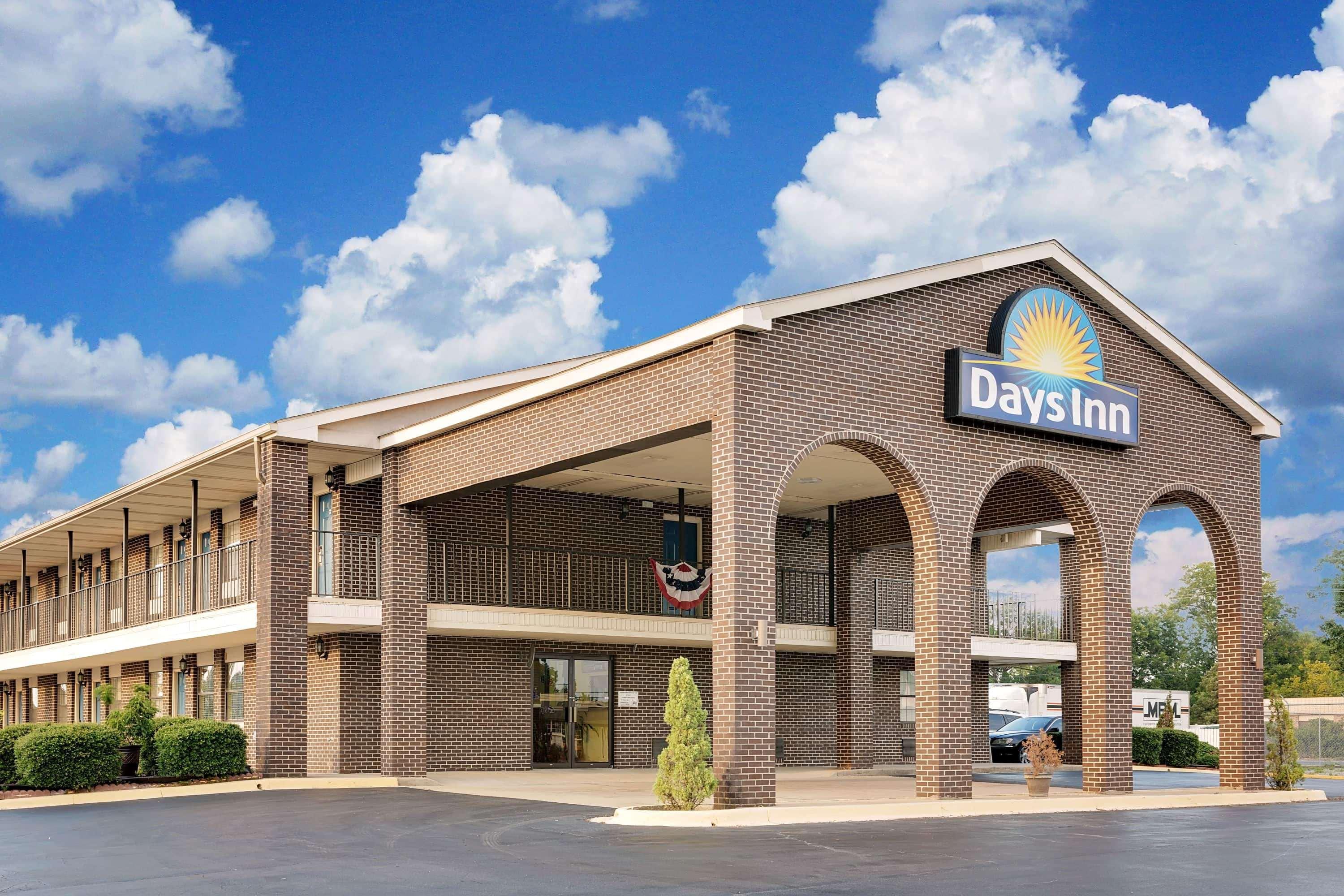 Days Inn By Wyndham Demopolis Екстериор снимка